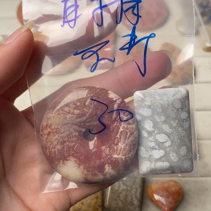 硅化玉颈饰未镶嵌青*