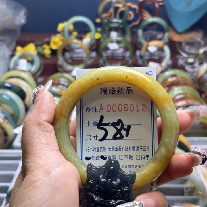 蛇纹石玉手镯未镶嵌