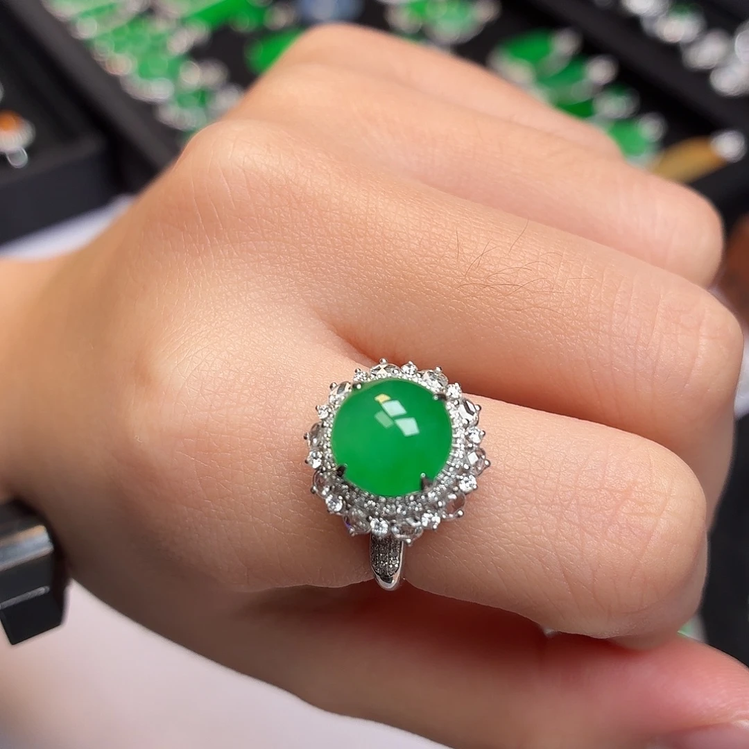 翡翠18K金镶嵌戒指020阳绿正圆蛋面戒指