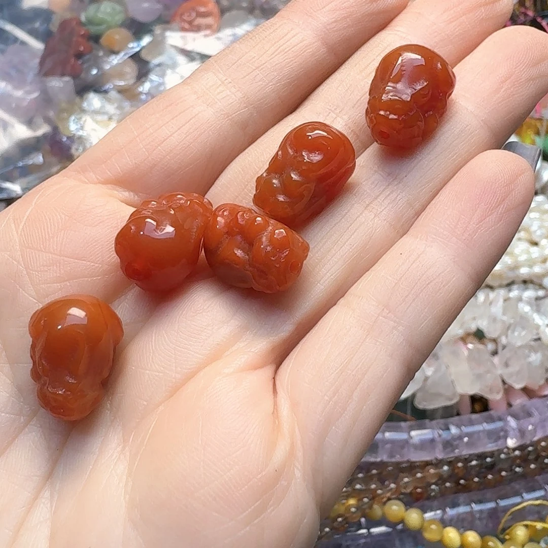 玛瑙/玉髓未镶嵌珠宝半成品一颗南红貔貅