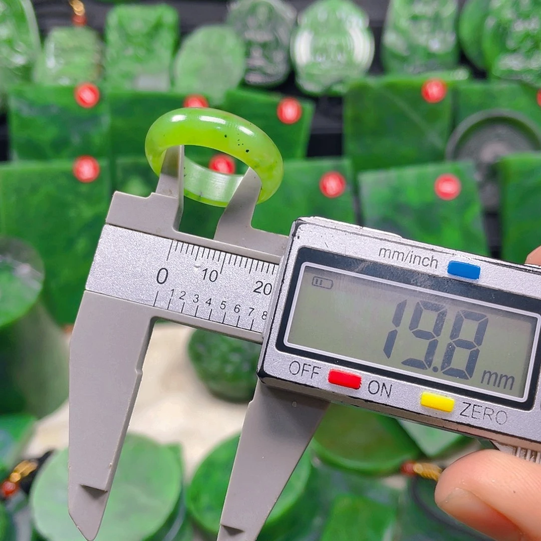 和田玉（碧玉）未镶嵌珠宝奇石