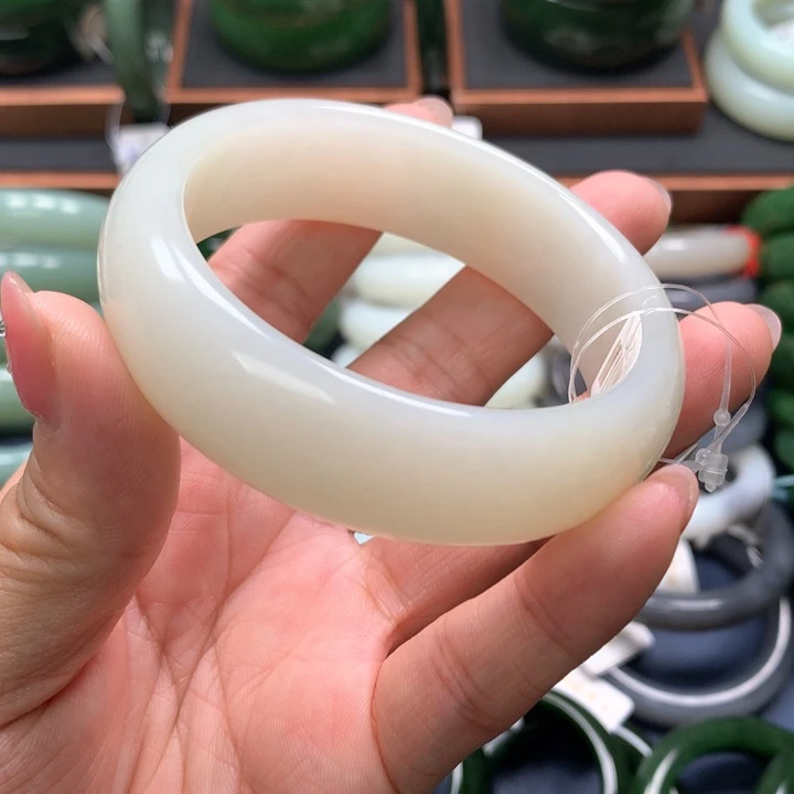 【闪购商品】未镶嵌手镯和田玉33