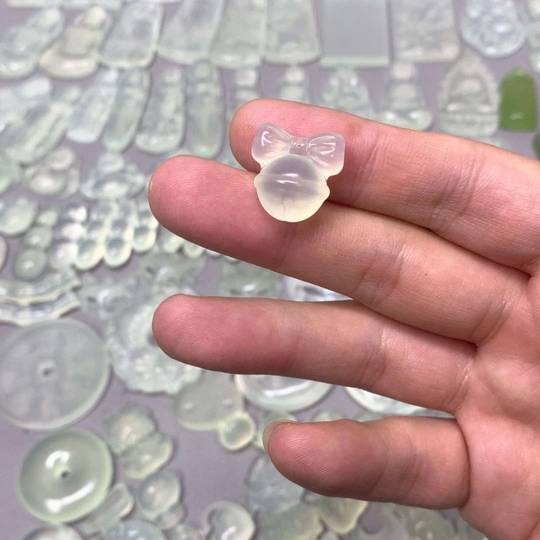 蛇纹石玉颈饰未镶嵌久***。