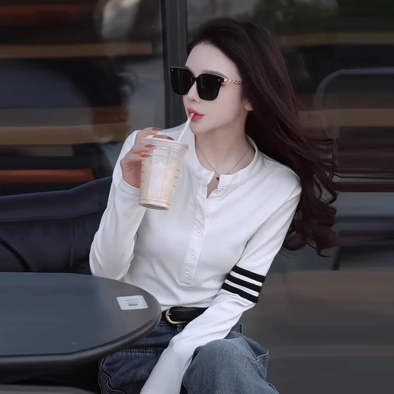 2025春装新款设计感纽扣休闲T恤女时尚三条杠长袖上衣洋气质小衫