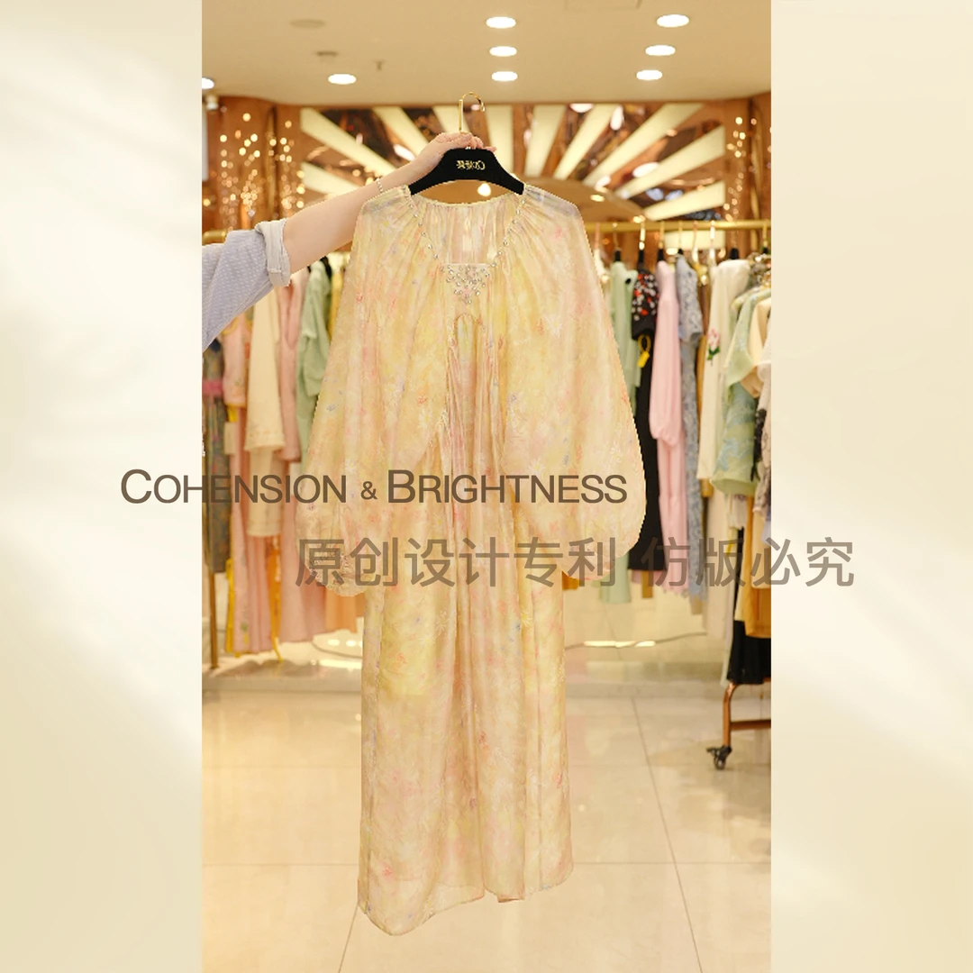 凝慧【烟雨秘境】夏季法式高级复古钉钻宽松V领蝙蝠袖连衣裙LS139