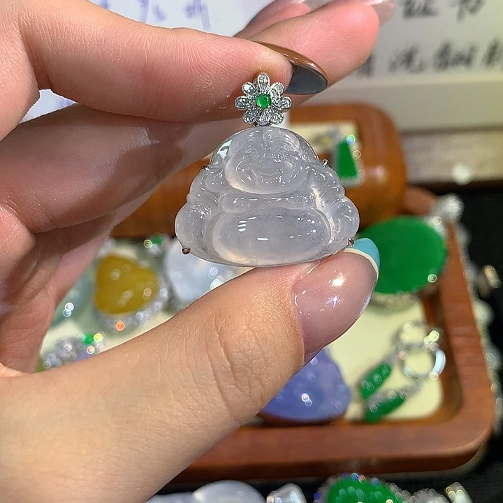 颈饰18K金镶嵌翡翠