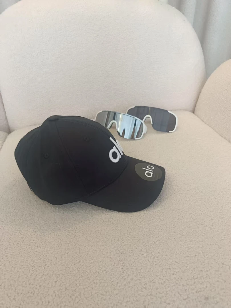 24新款帽子时尚百搭字母刺绣精短均码休闲运动男女同款鸭舌帽