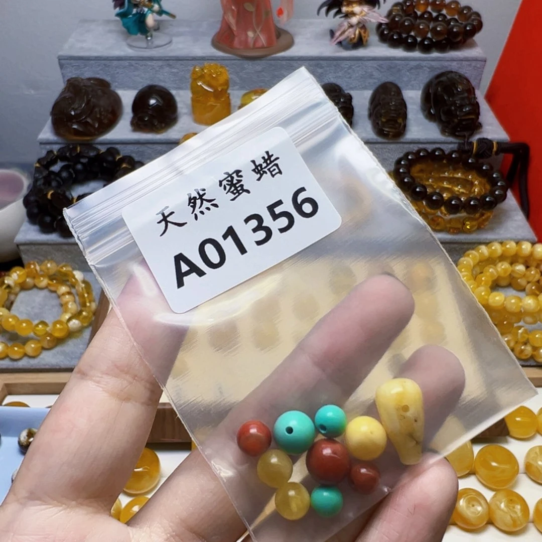张***୧未镶嵌琥珀裸石1356号，