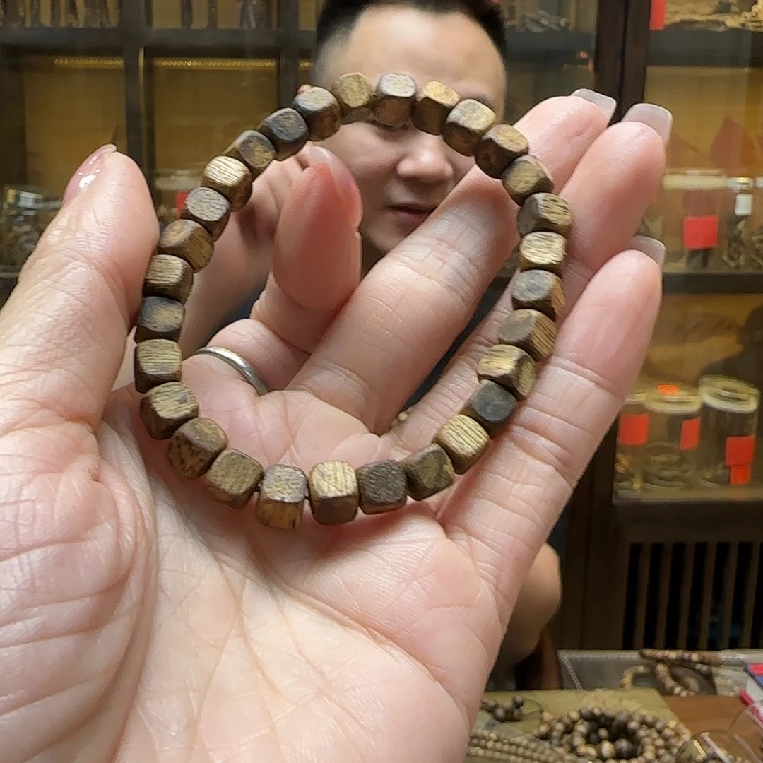 沉香碎屑沉香小方珠6mm 随机发一份