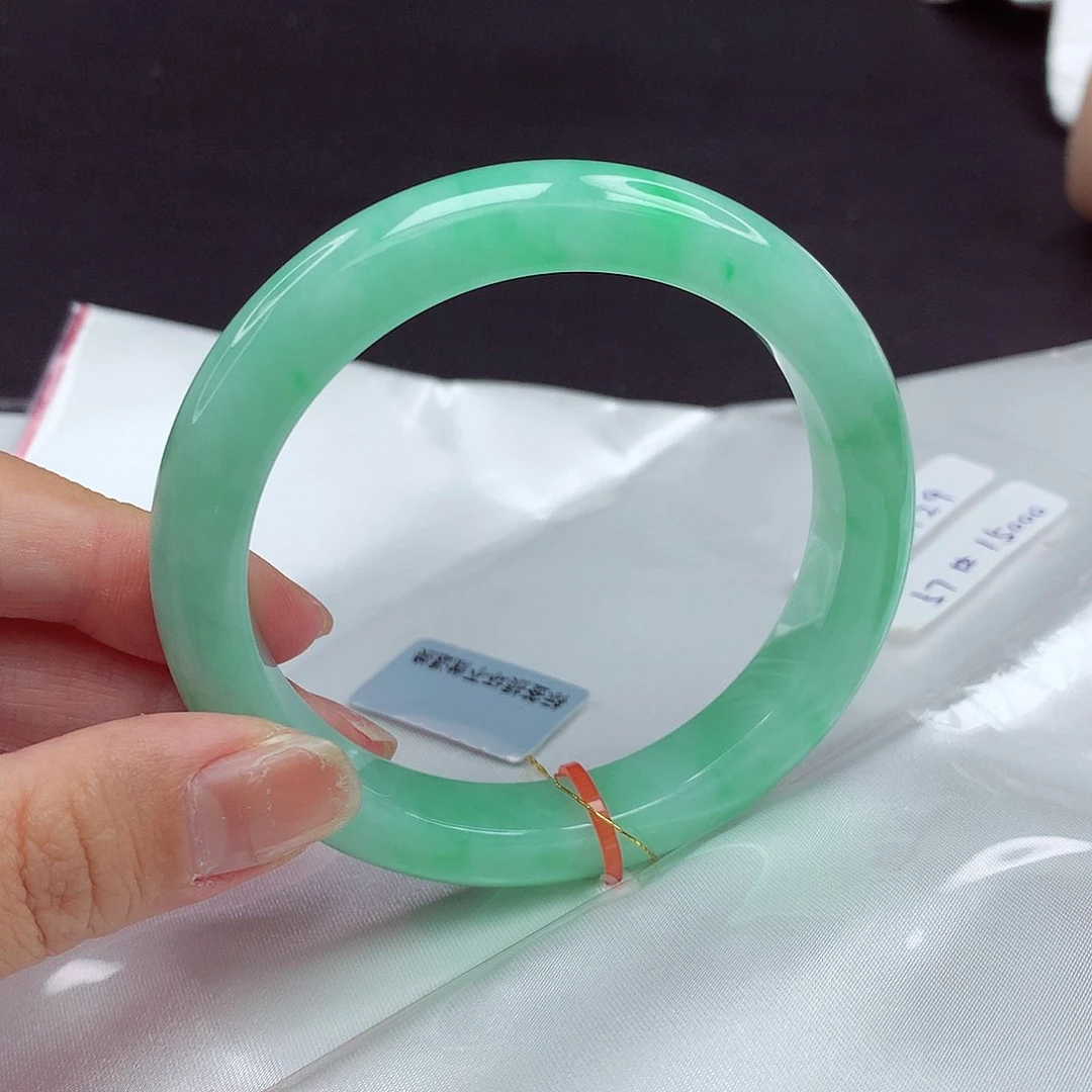 翡翠手镯未镶嵌57圈129