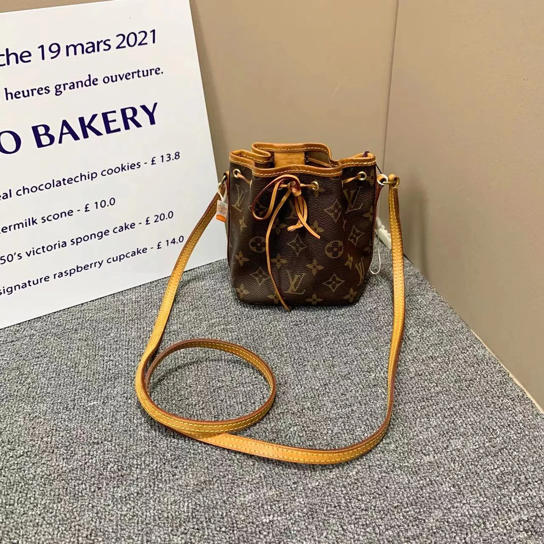 95新 LouisVuitton/路易威登 lv斜挎包/Noe nano抽绳水桶包