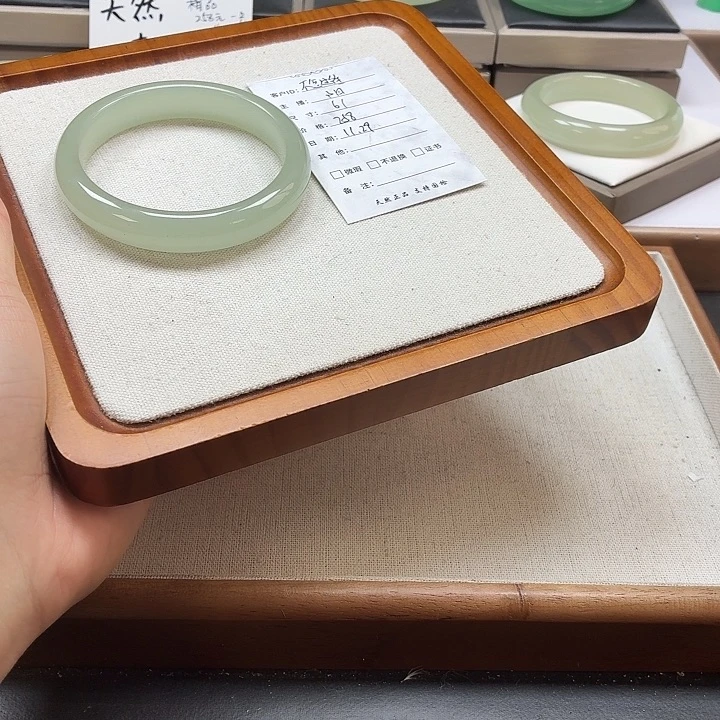 不***往石英质玉未镶嵌手镯