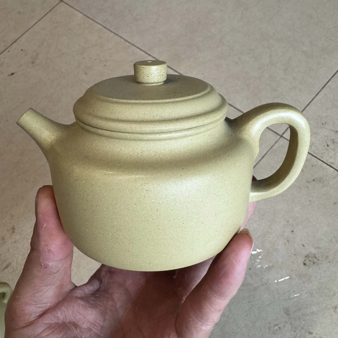 宜兴紫砂原矿本山绿泥（德钟壶250 C C)