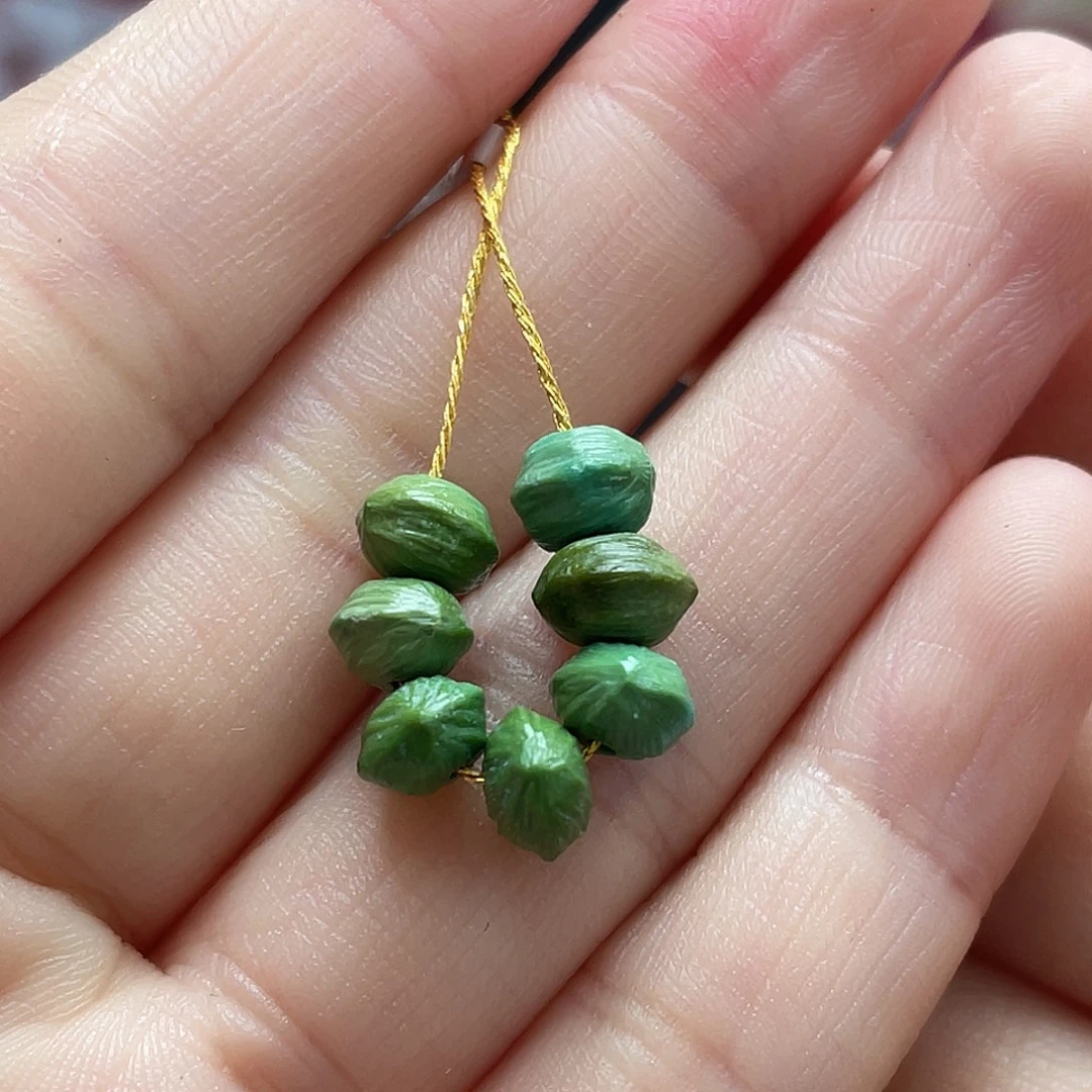 绿松石未镶嵌颈饰