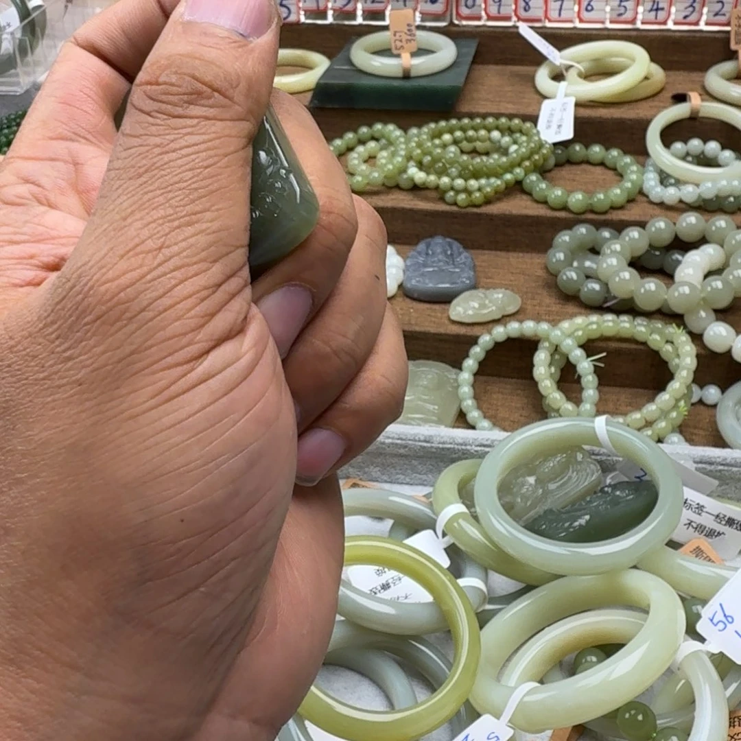 红***呀和田玉未镶嵌手链