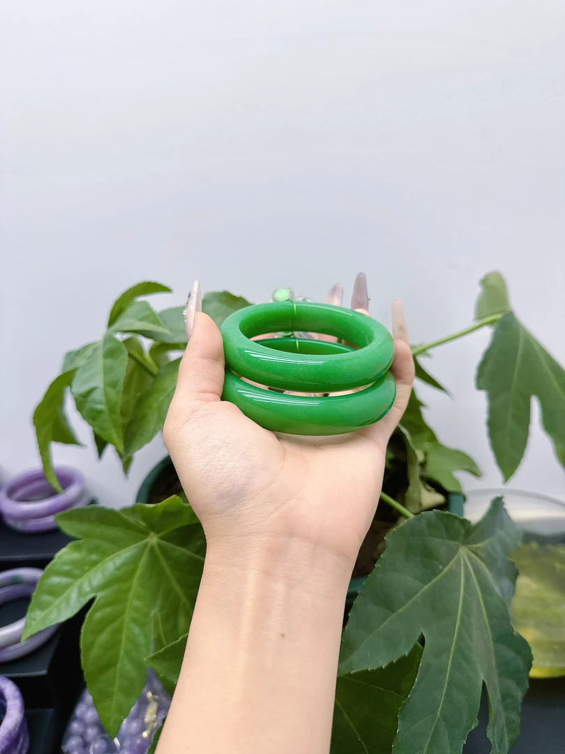 内蒙古佘太翠手镯绿色手镯玉镯佘太翠镯子