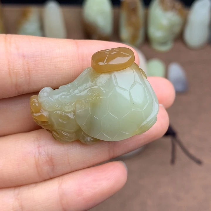 颈饰未镶嵌和田玉龙龟