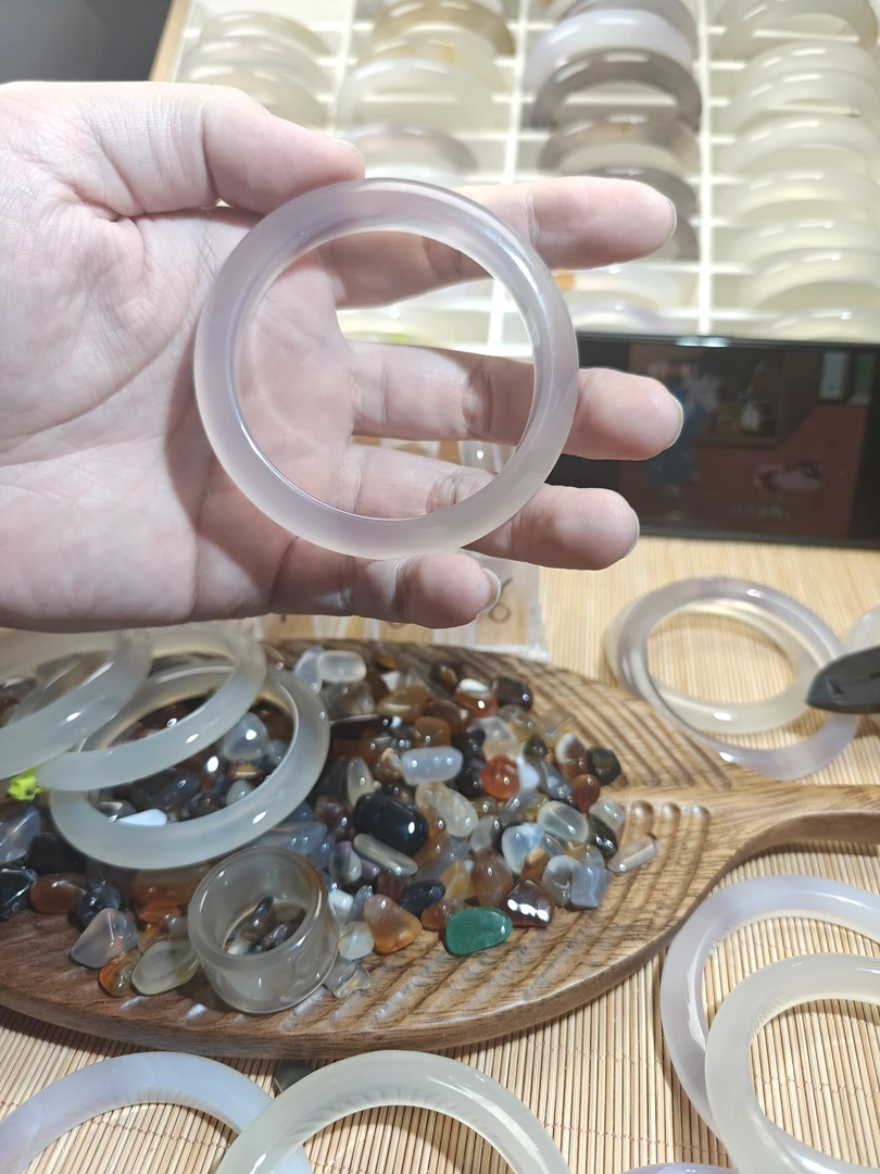 天然玛瑙手镯嘎嘎好