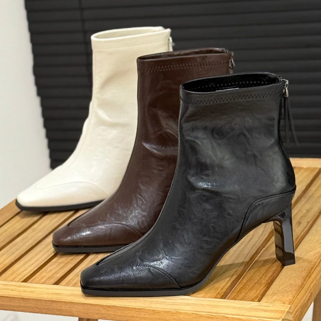 韩系方头7cm粗跟短靴女2025秋冬新款后拉链高跟米色瘦瘦靴时装靴