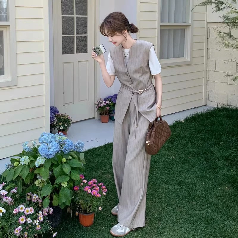 时尚通勤西装马甲套装女2025新款爆款洋气夏季高端条纹长裤三件套