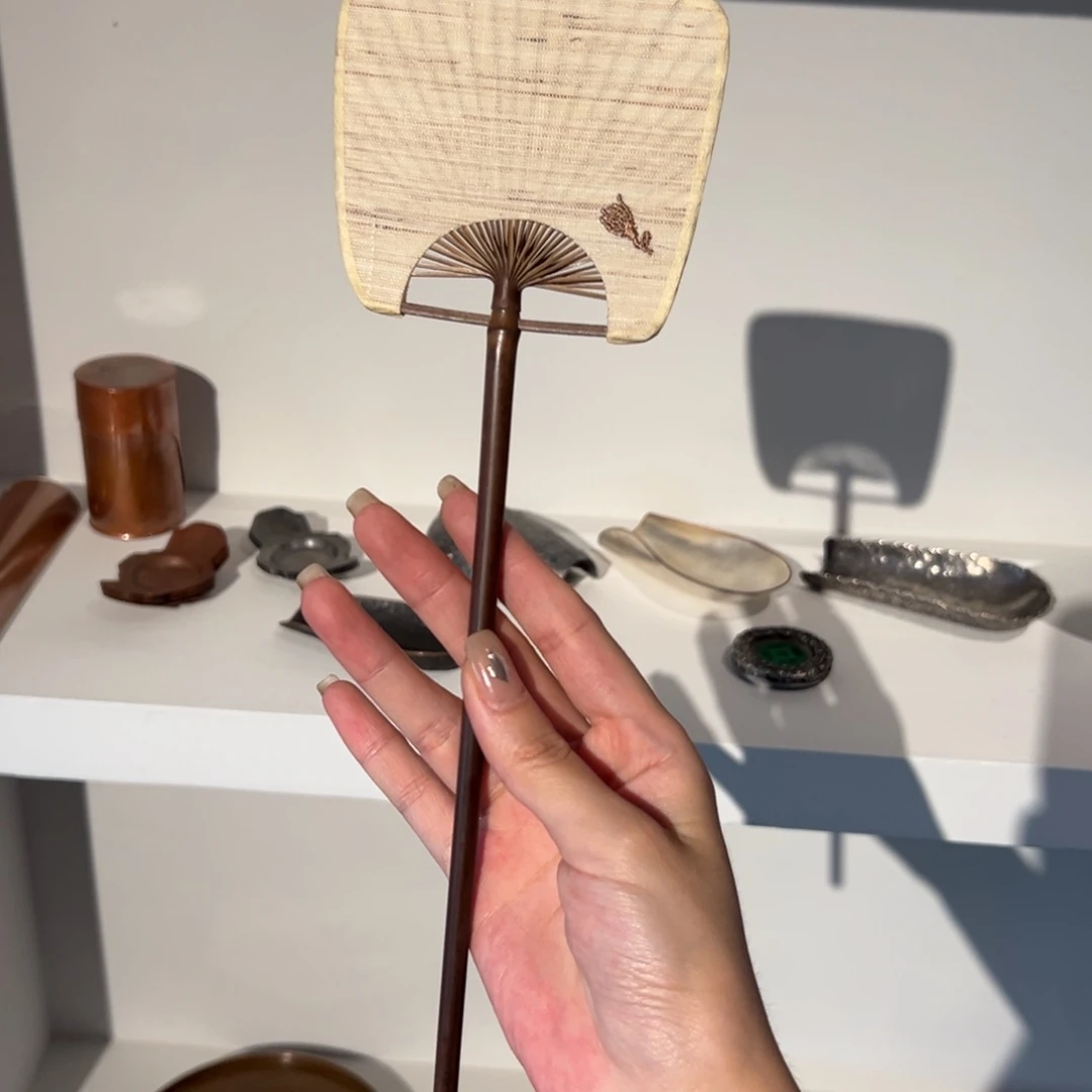 瓷片陶瓷。       陶瓷。