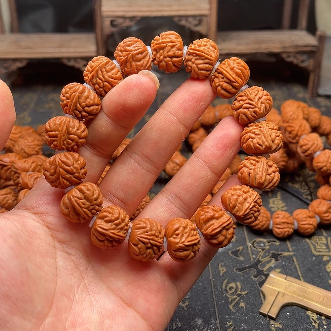 桃核吊坠桃和手持