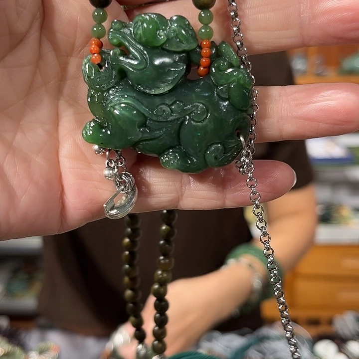 颈饰未镶嵌和田玉（糖玉）