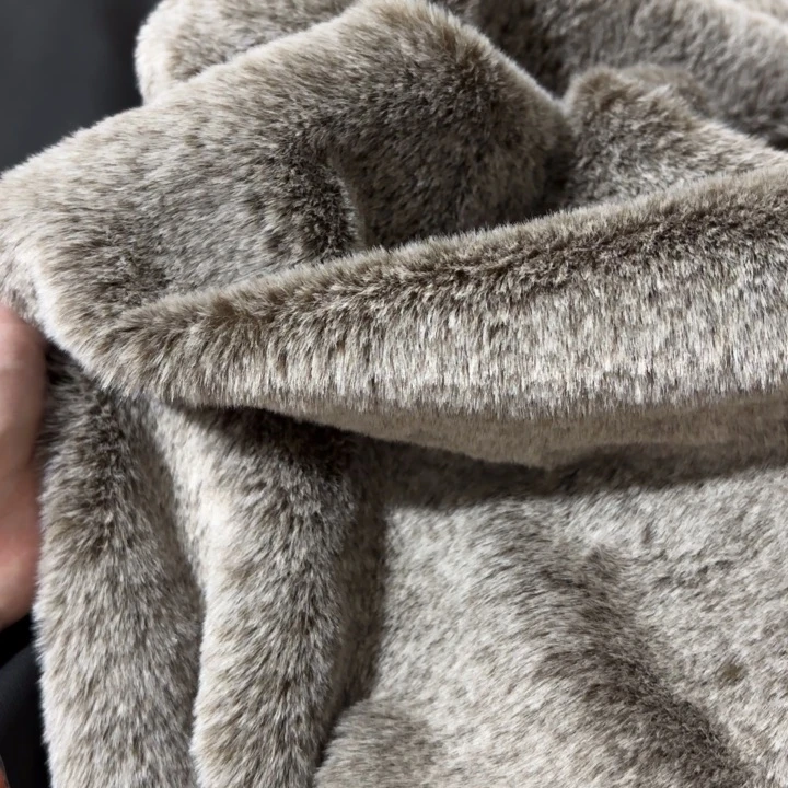 混纺灰咖色仿兔毛1米。