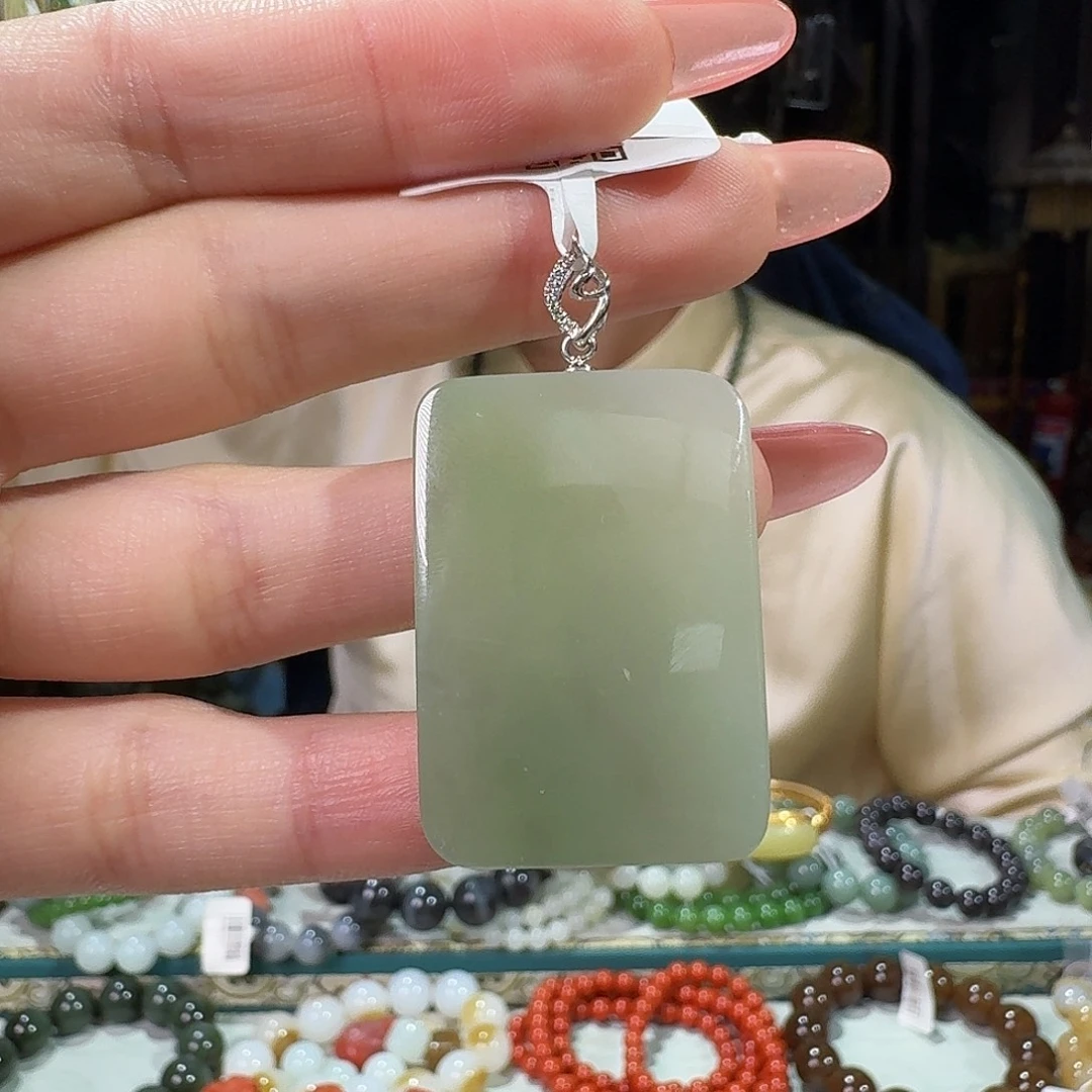 和田玉18K金镶嵌颈饰