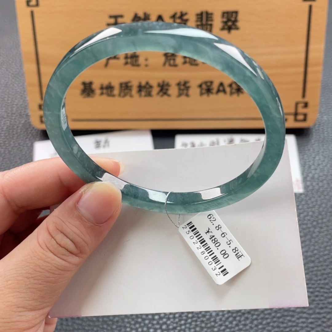 【闪购商品】翡翠手镯未镶嵌?**人手镯