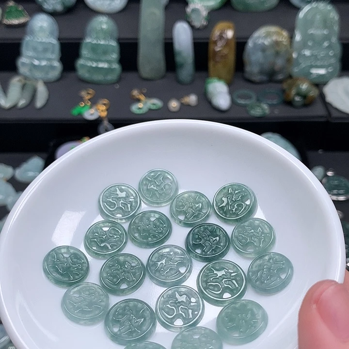 翡翠未镶嵌颈饰翡翠首饰