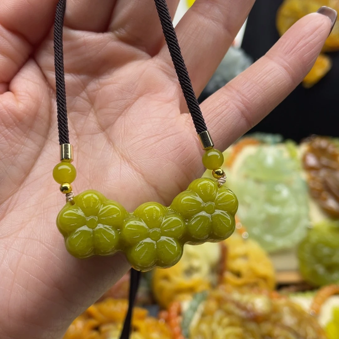 未镶嵌蛇纹石玉颈饰