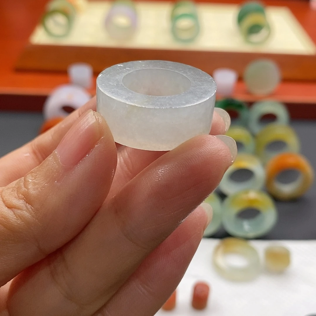 来***财定制翡翠未镶嵌翡翠