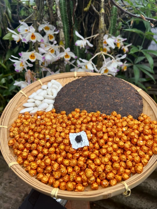 云南白芸豆普洱茶膏.