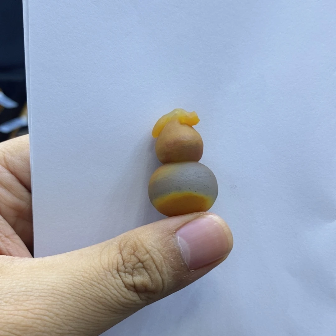 祁***妹石英质玉（黄龙玉）未镶嵌手镯