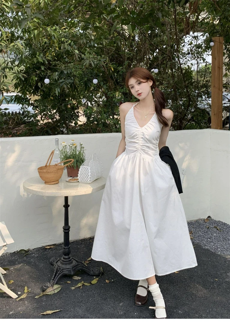 挂脖吊带V领小心机长裙白色蓬蓬2025露背海边森系夏季法式连衣裙