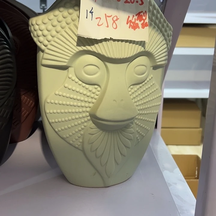 陶瓷清货高温瓷花瓶白色