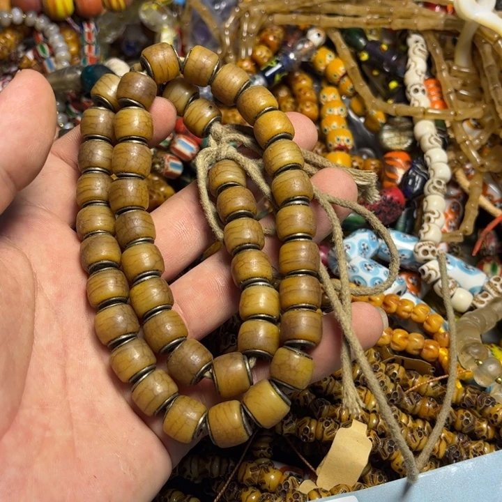 琉璃手工艺品3919。福利1颗牛骨