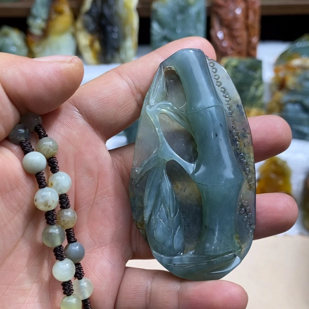 蛇纹石玉未镶嵌颈饰