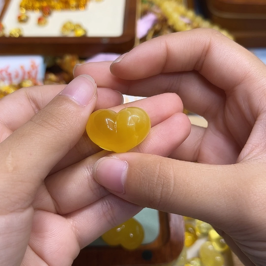 琥珀未镶嵌珠宝奇石