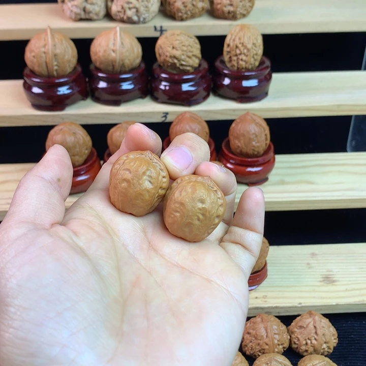 吊坠文玩核桃鸿运珠