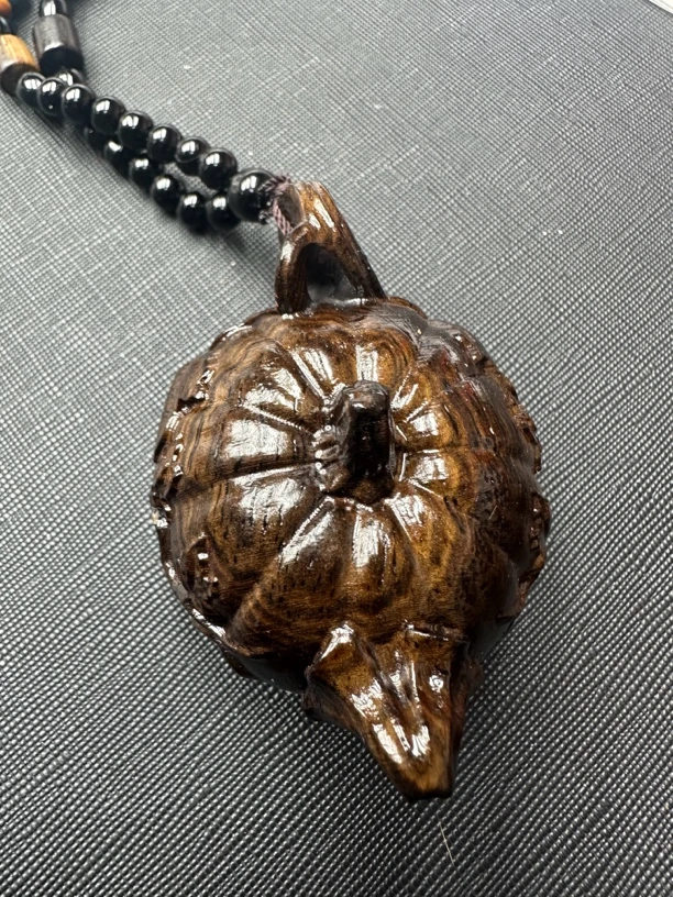 414沉木雕刻手把件