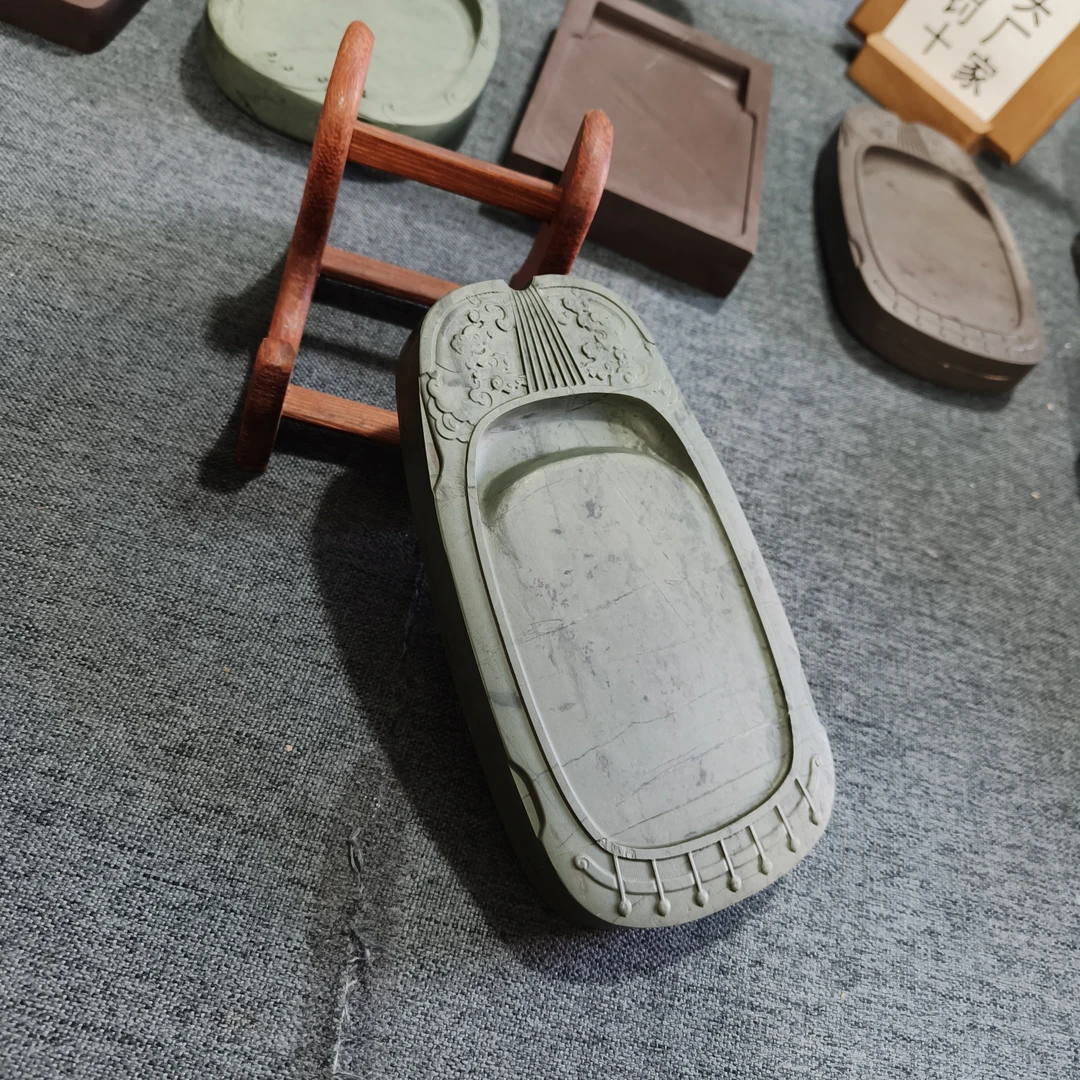 甘肃洮砚，水泉琴砚，尺寸16.5*9*1..7厘米