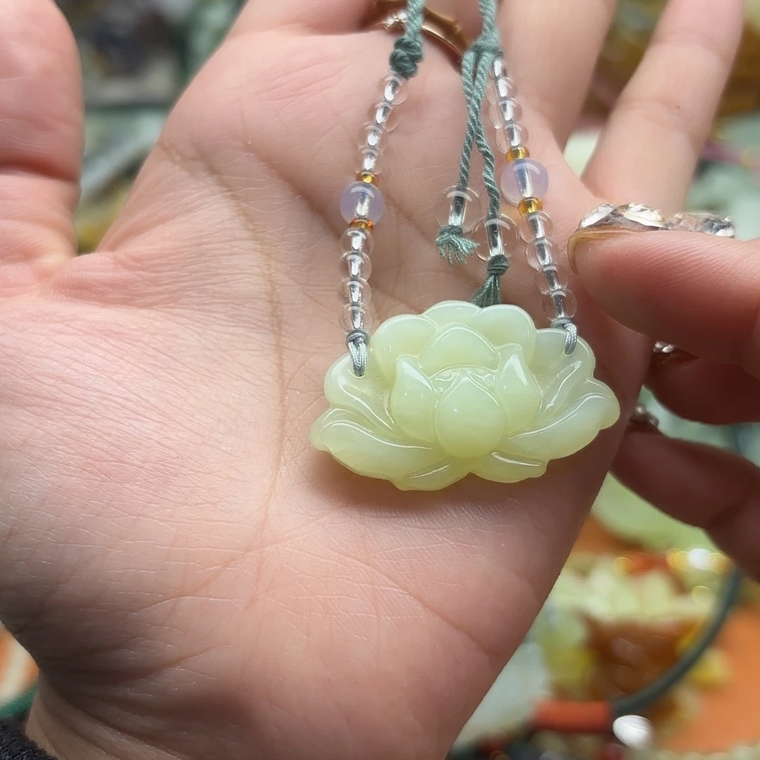 蛇纹石玉未镶嵌吊坠