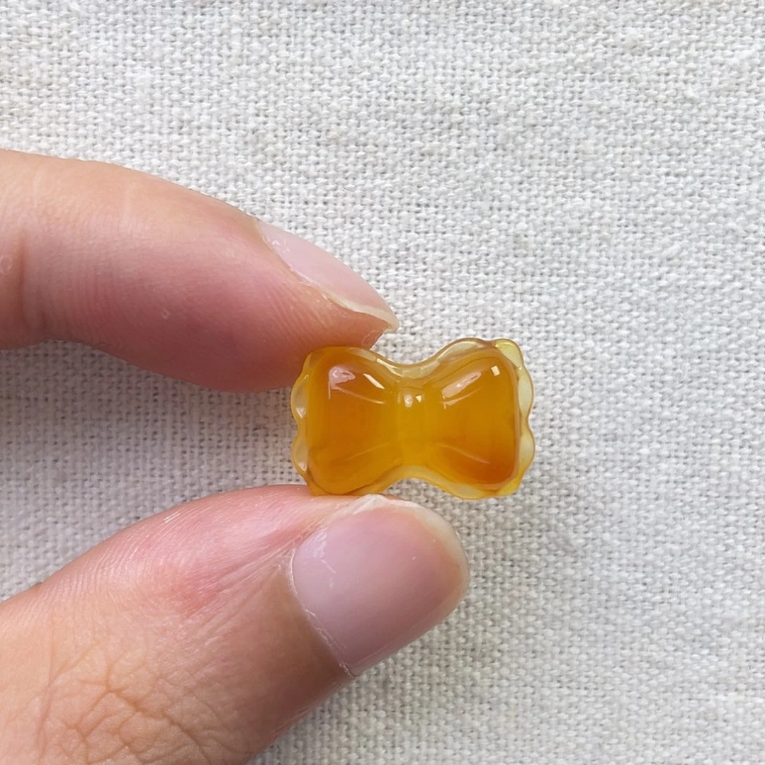 裸石琥珀未镶嵌蝴蝶结