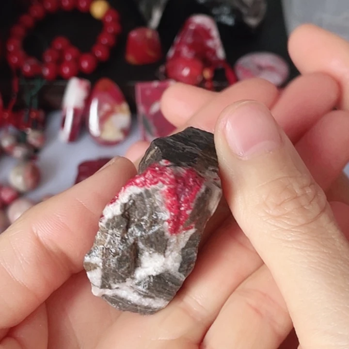 天然辰砂原石毛料