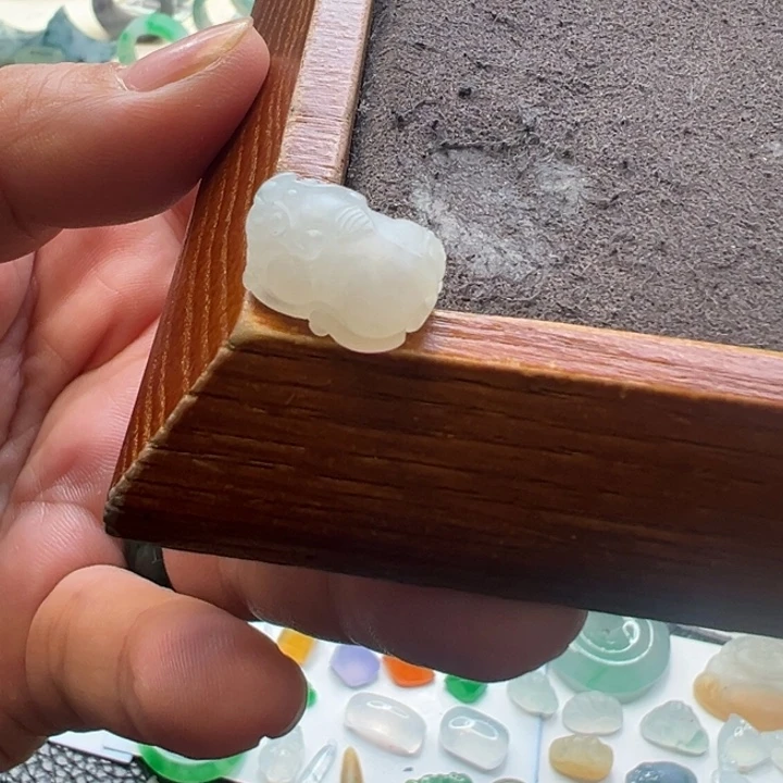 定制翡翠未镶嵌翡翠貔貅