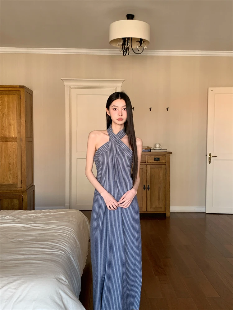 高级感交叉宽松条纹牛仔蓝A字连衣裙长裙miu里miu气夏日绝美裙子