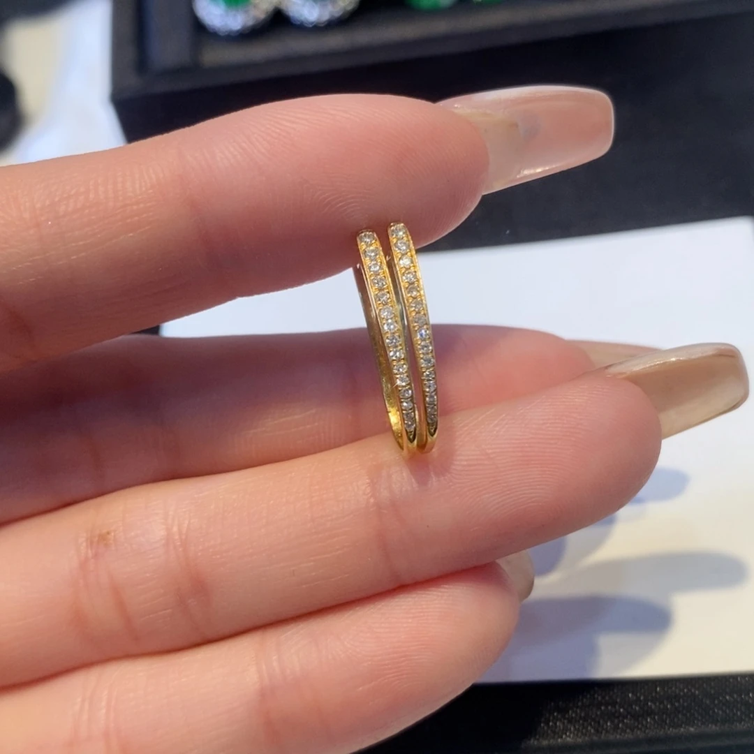 钻石耳饰18K金镶嵌渐变单排耳扣（可穿福贝）