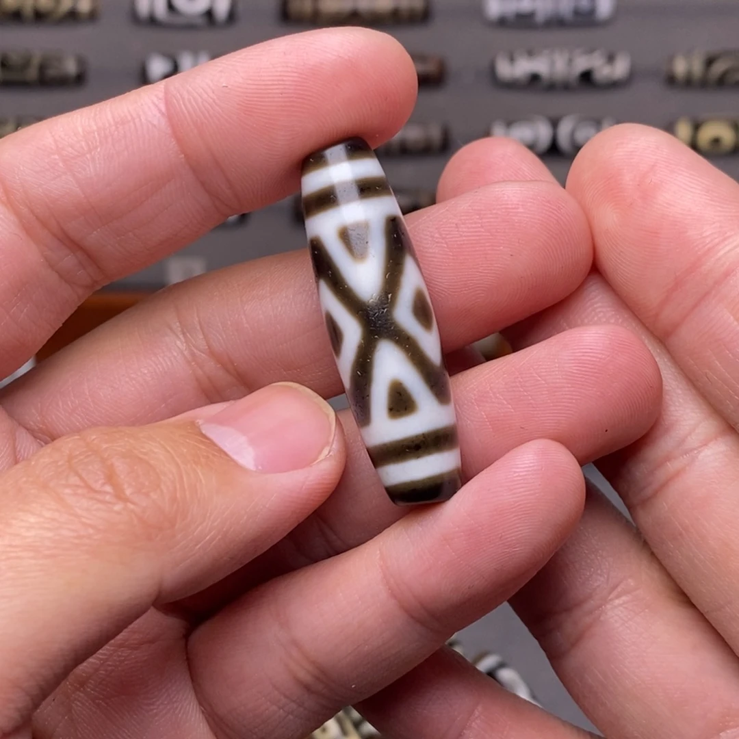 王***兴玛瑙/玉髓未镶嵌颈饰